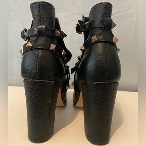 Used Rockstudded Botties